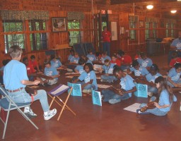 Sue teaching a class at Dixie Dulcimer Festival 2006